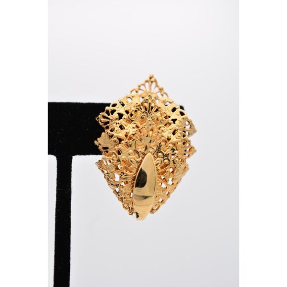 Sarah Cov Vintage Clip Earrings Gold Tone Filigree Metal Chunky Silgned BinAK - Picture 7 of 12